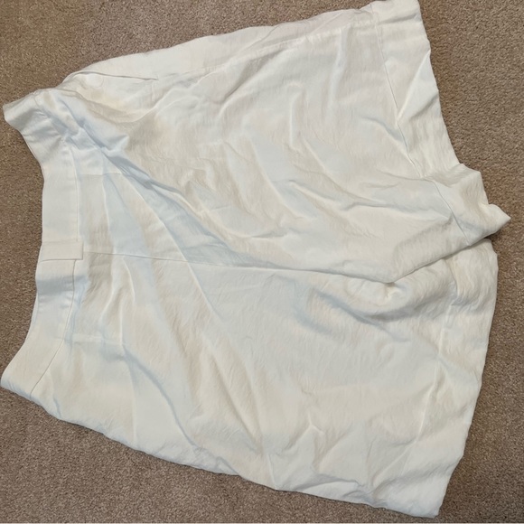 ANTHRO NEW WITH TAGS: Maeve Day to Evening White shorts - Picture 5 of 6